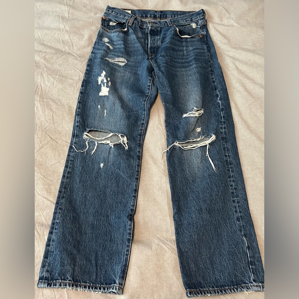 Womens Levi’s 501 Distressed Blue Jeans